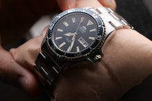 Load image into Gallery viewer, Orient Kamasu RA-AA0004E19B