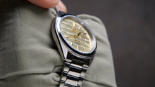 Load image into Gallery viewer, Orient 3 Star - FAB00007C9
